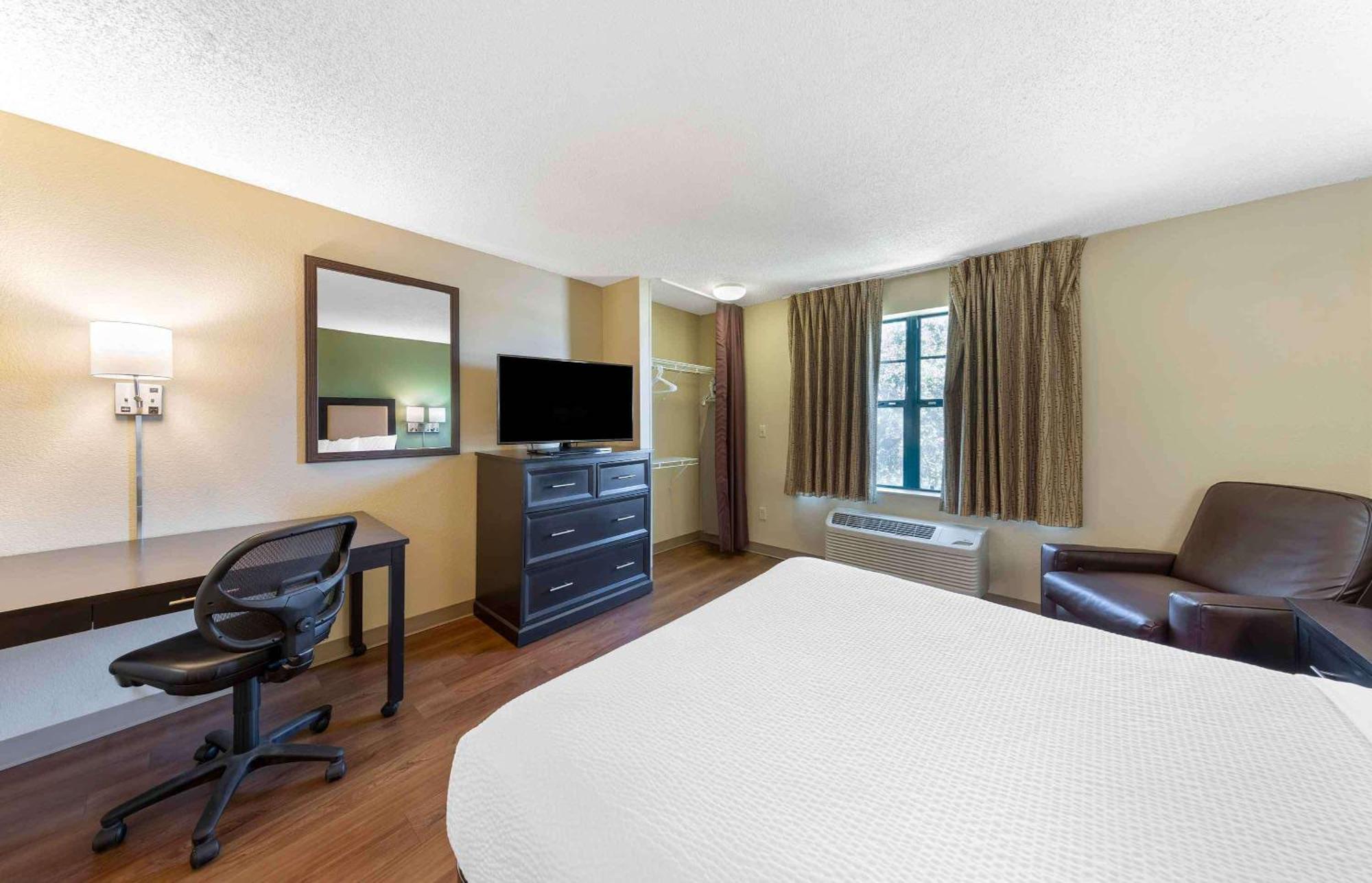 Extended Stay America Select Suites Tampa Airport Memorial Hwy Ngoại thất bức ảnh