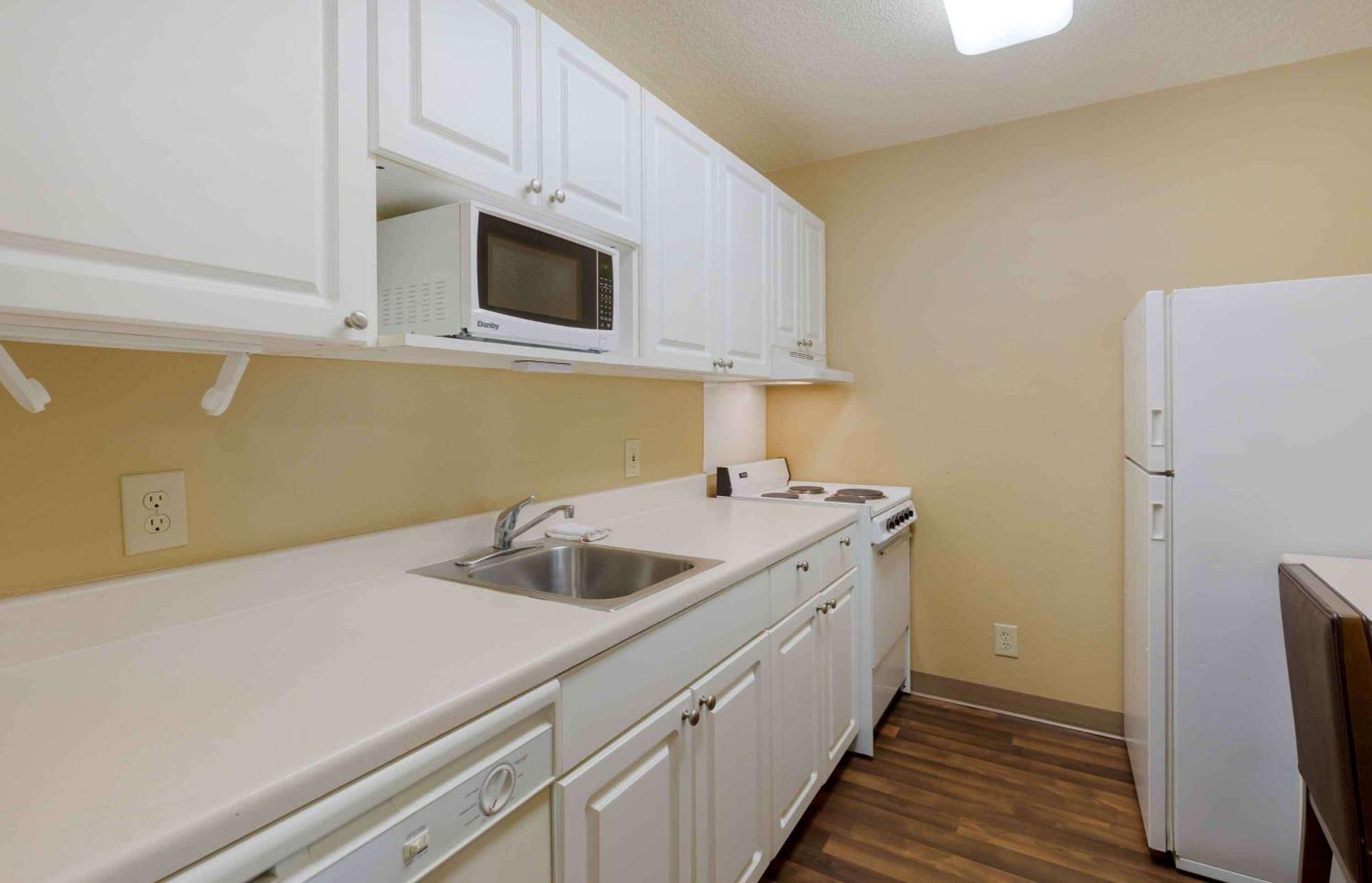 Extended Stay America Select Suites Tampa Airport Memorial Hwy Ngoại thất bức ảnh
