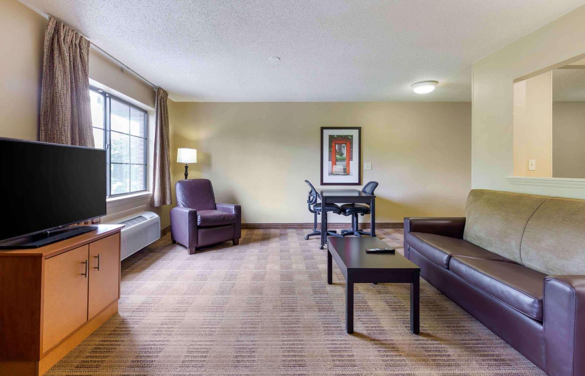 Extended Stay America Select Suites Tampa Airport Memorial Hwy Ngoại thất bức ảnh